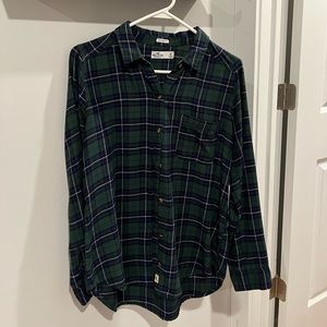 Hollister boyfriend fit button down/flannel. Perfect for fall. Size medium.